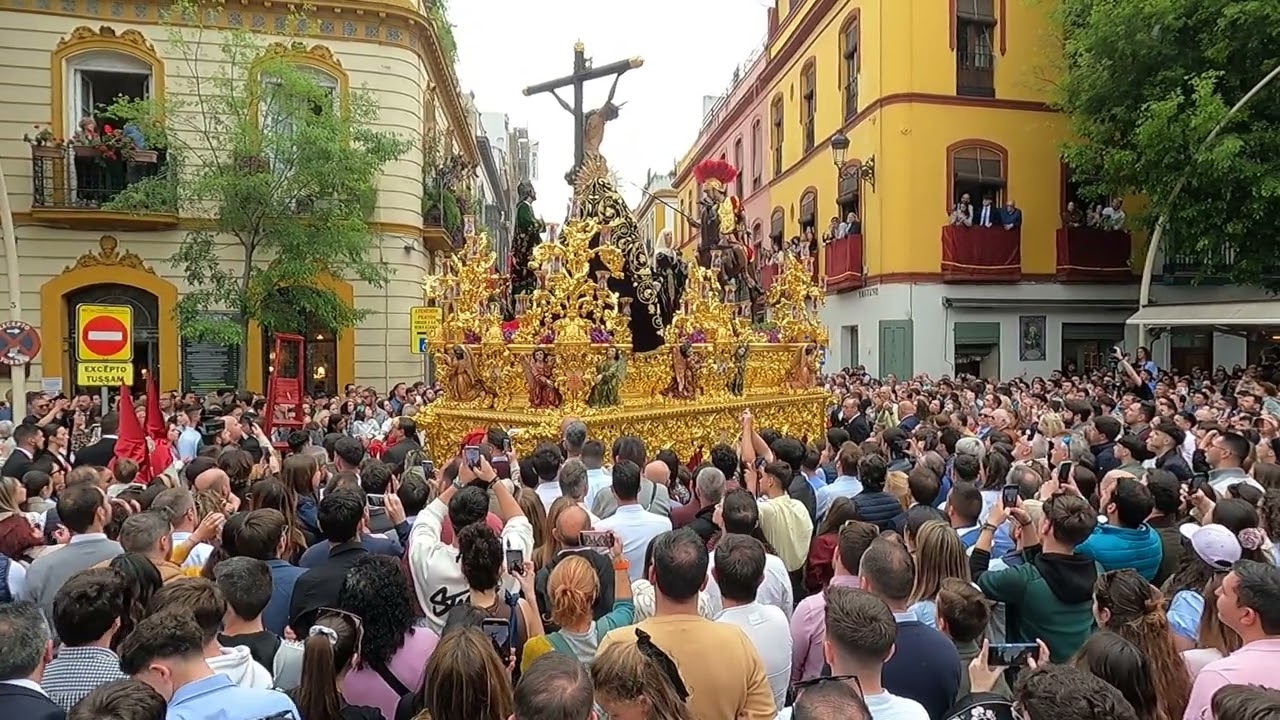 SAGRADA LANZADA EN LA ALAMEDA DE HERCULES SEMANA SANTA SEVILLA 2025
