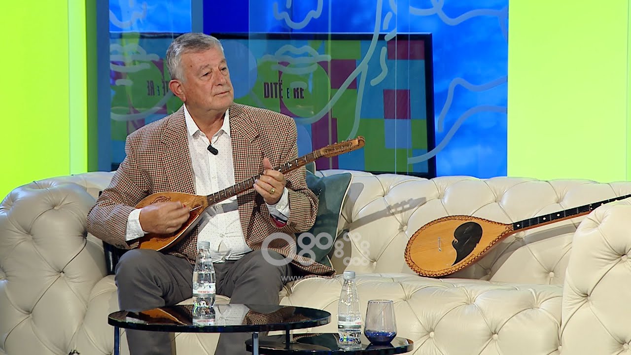 Nën melodinë e çiftelisë, mjeshtër Esat Ruka performon në studion e Ditë e Re