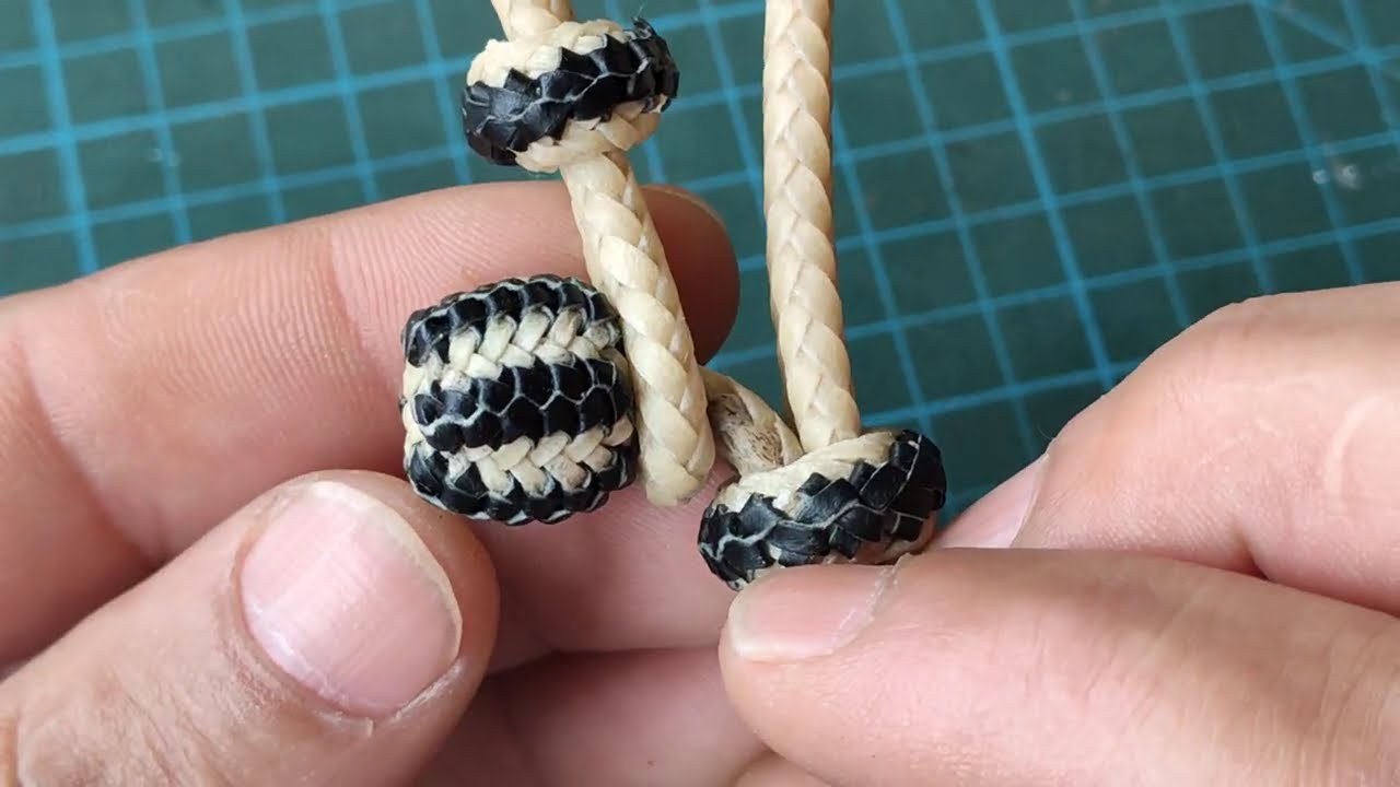 Botão crista de galo.