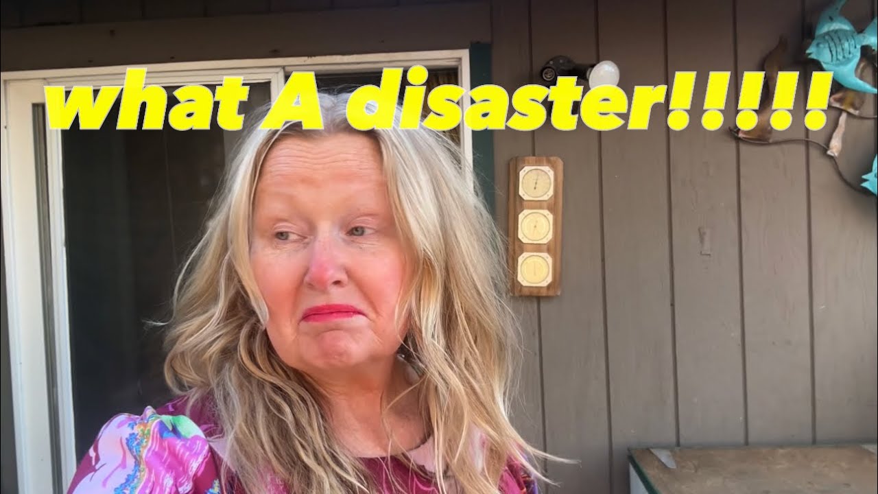 What a Disaster!!!! 😂😂😂Tanning, Lamp & a skunk?!? #dailyvlog 