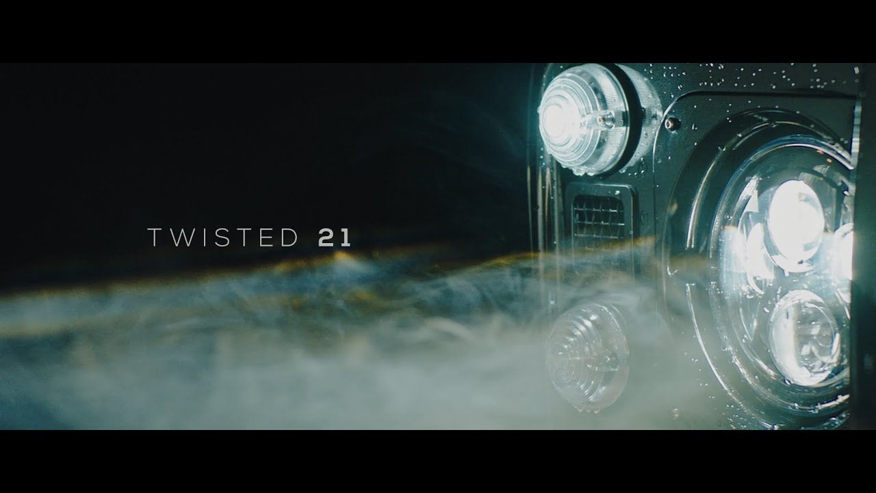 Старый кинотеатр: сейчас показывают фильм «Twisted».