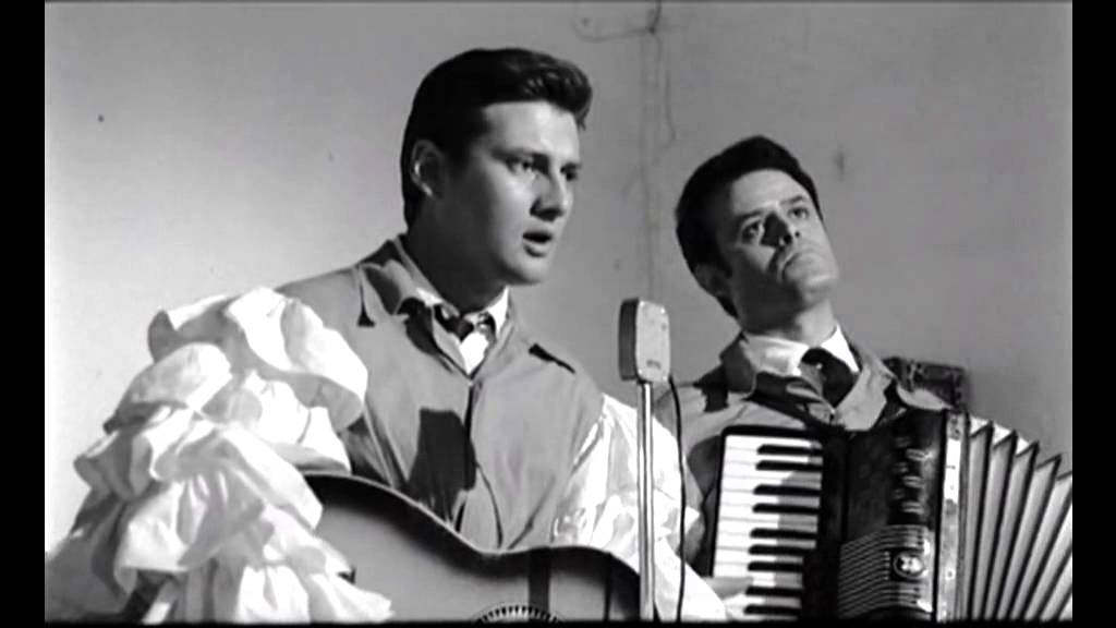 Carlos Larrañaga cantando en 