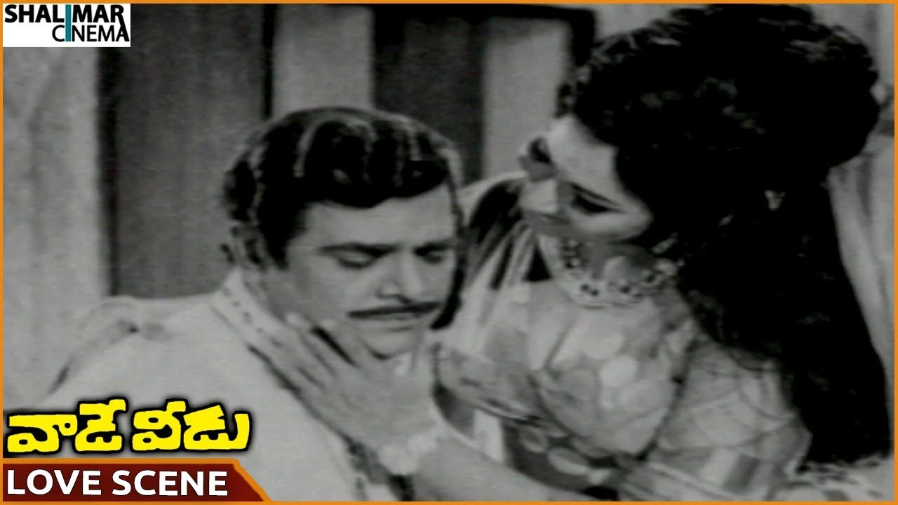 Vaade Veedu Movie || Nagabhushanam & His Wife Superb Love Scene || NTR, Manjula || Shalimarcinema