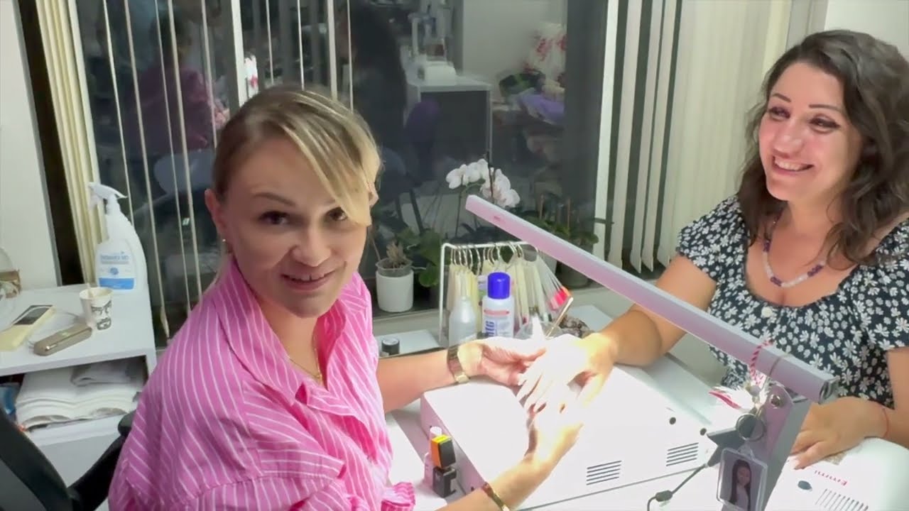 Как да Нарисуваме Реалистични Лимони на Ноктите: Урок за Впечатляващ Нейл Арт Дизайн