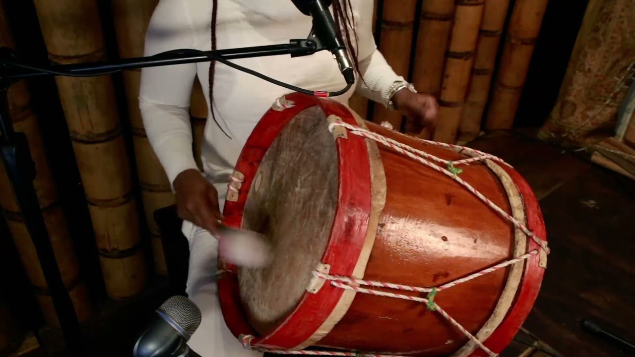 2.4 Aire: rumba. Instrumento: bombo golpeador.