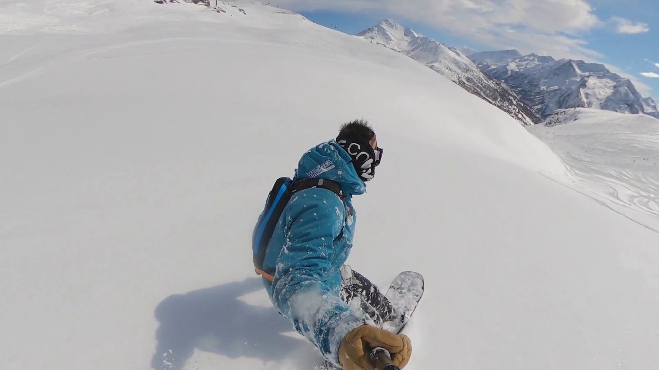 Snowboarding and Skiing in Sauze d'Oulx.