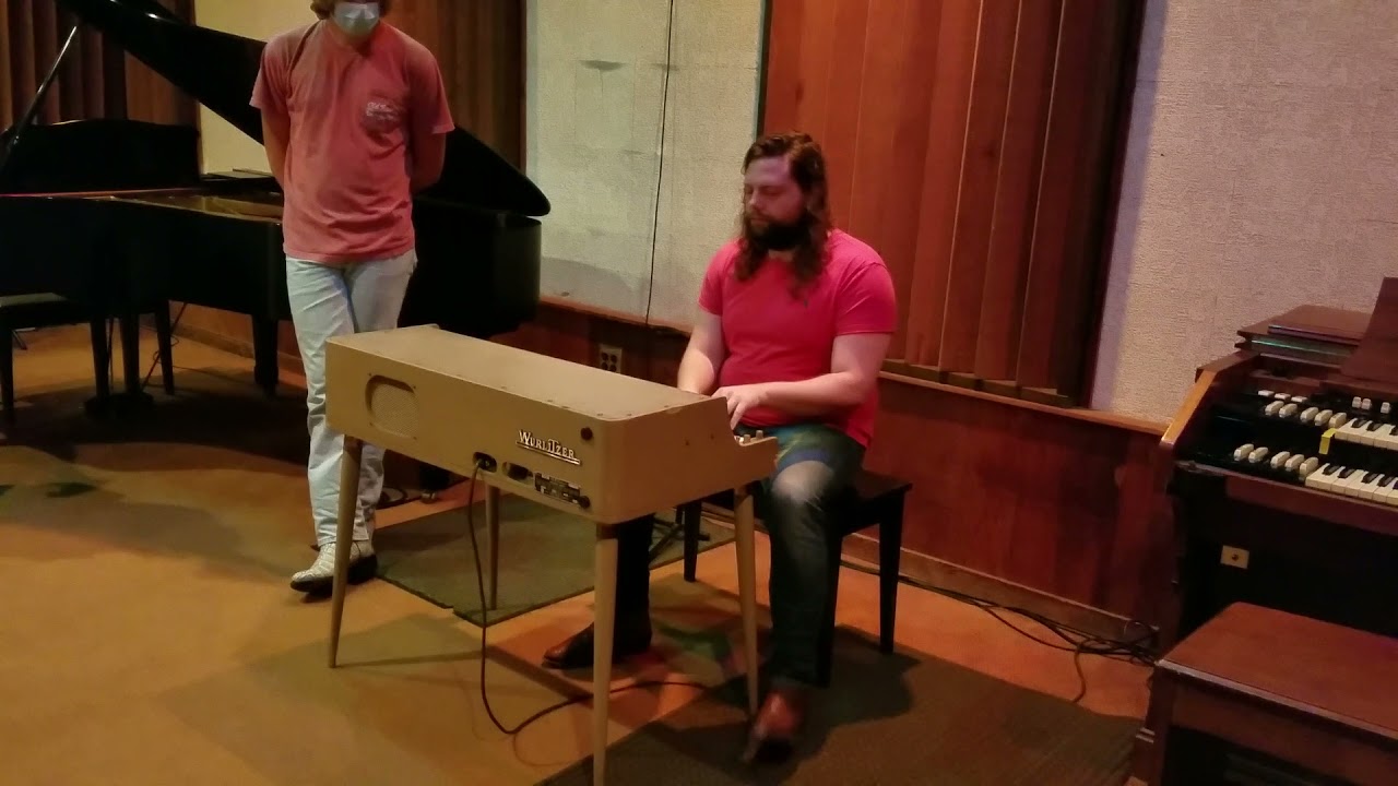 Fame Studios Mussel Shoals Alabama  Demo of the old Studio  keyboards