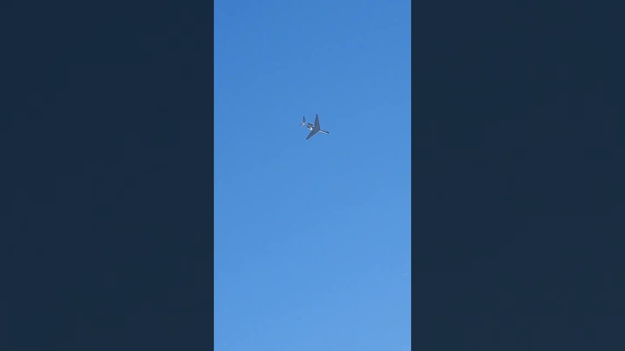 of Gulfstream g400 of (N88ND) Landing form DAL Airport over my house es