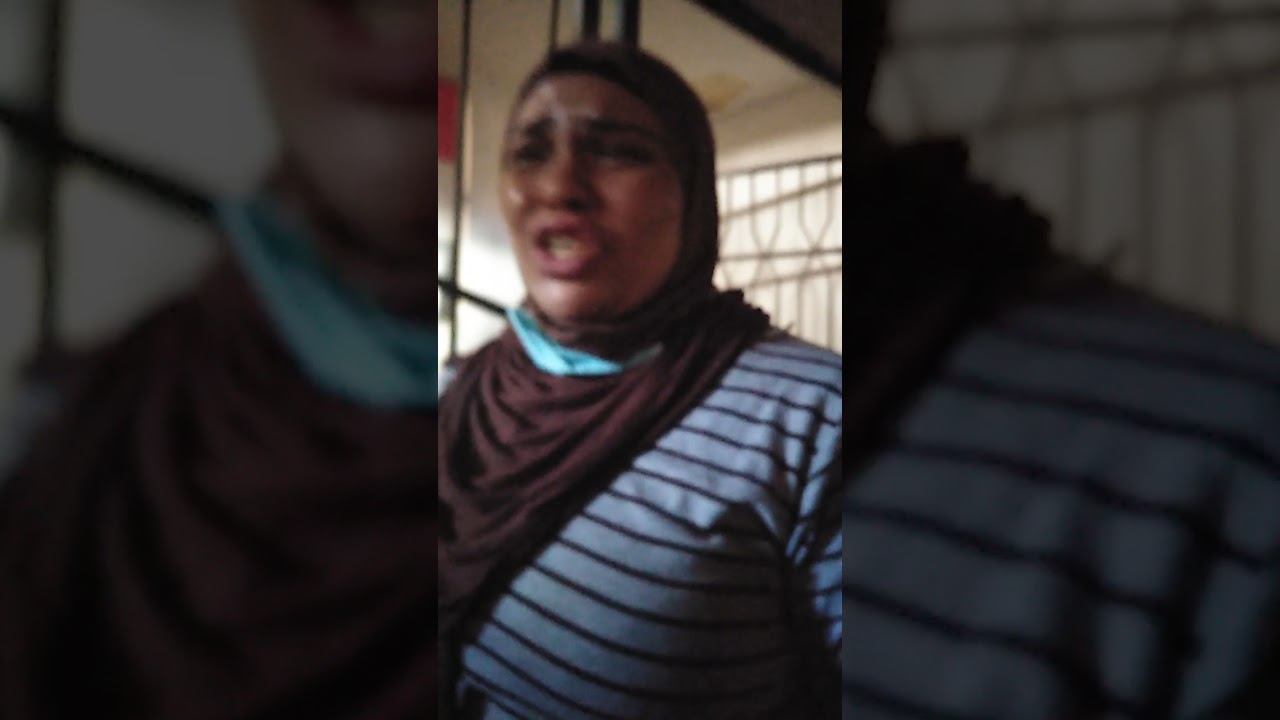 هي دي مدرسة عمر مكرم الابتدائية الصباحية الزبالة مدير فاشل ومدرسة زبالة العيال بيتختفو من المدرسه