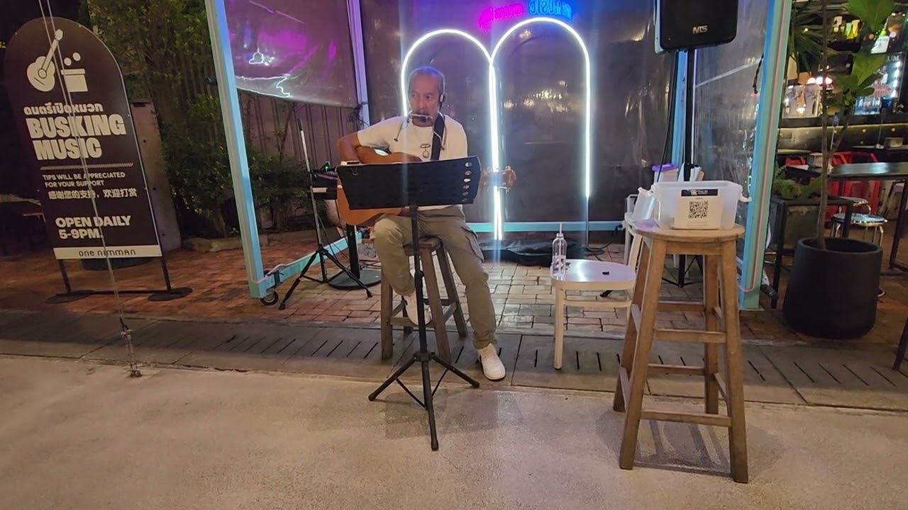Wonderful Thai  performer singing Heart of Gold (Neil Young) in Chiang Mai , Thailand 