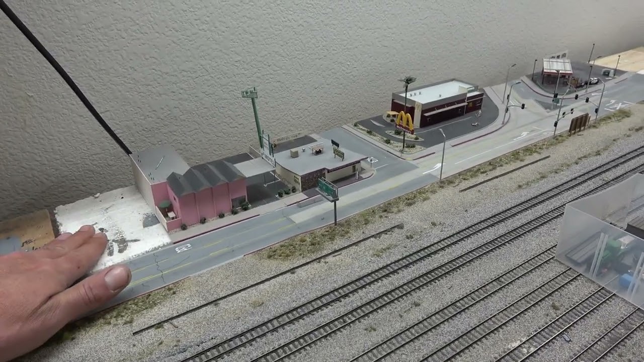 Whats up with the N Scale Mojave Sub.!?