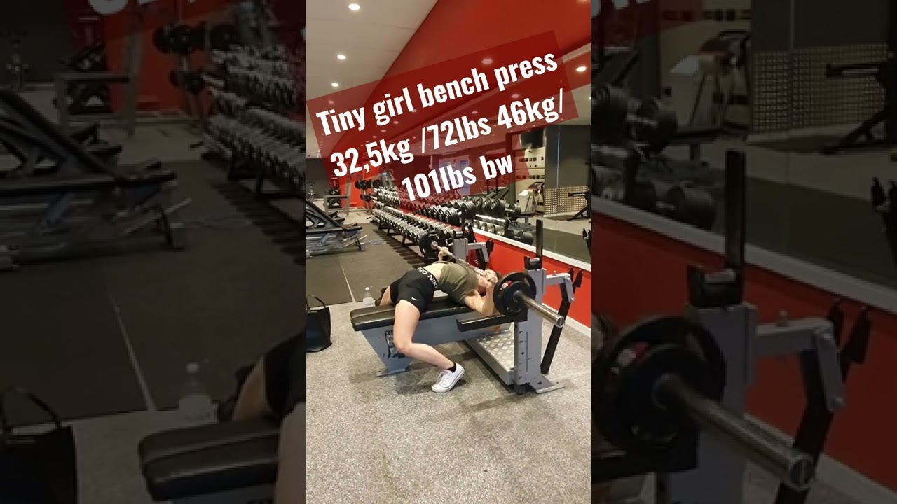 blonde girl bench press 32,5kg /72lbs #powerlifting #shorts #girl #femalefitness #fit #benchpress