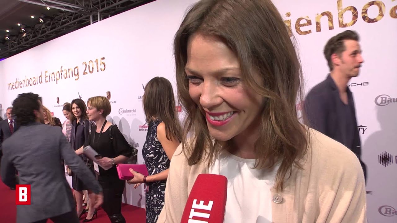 BUNTE TV - Jessica Schwarz: Was hat dieser Ring zu bedeuten?