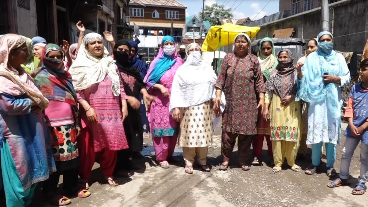 Srinagar: Haft Chinar Barapather Residents Protest Against Installation  Of Smart Meters
