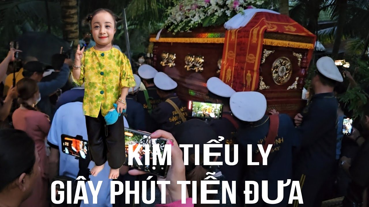 Nghẹn ngào đưa tiễn em Kim Tiểu Ly bằng nước mắt hai bên đường