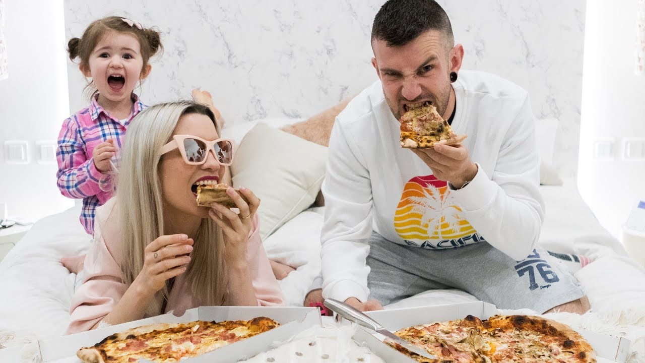 ❥ 828 - PIZZA AU LIT EN FAMILLE ! 🤪 Milababychou Vlog