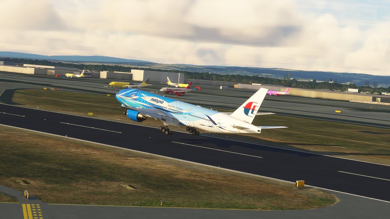 SCARY CROSSWIND LANDING! Malaysia Airlines Boeing 777 Shocks Passengers 😱✈️