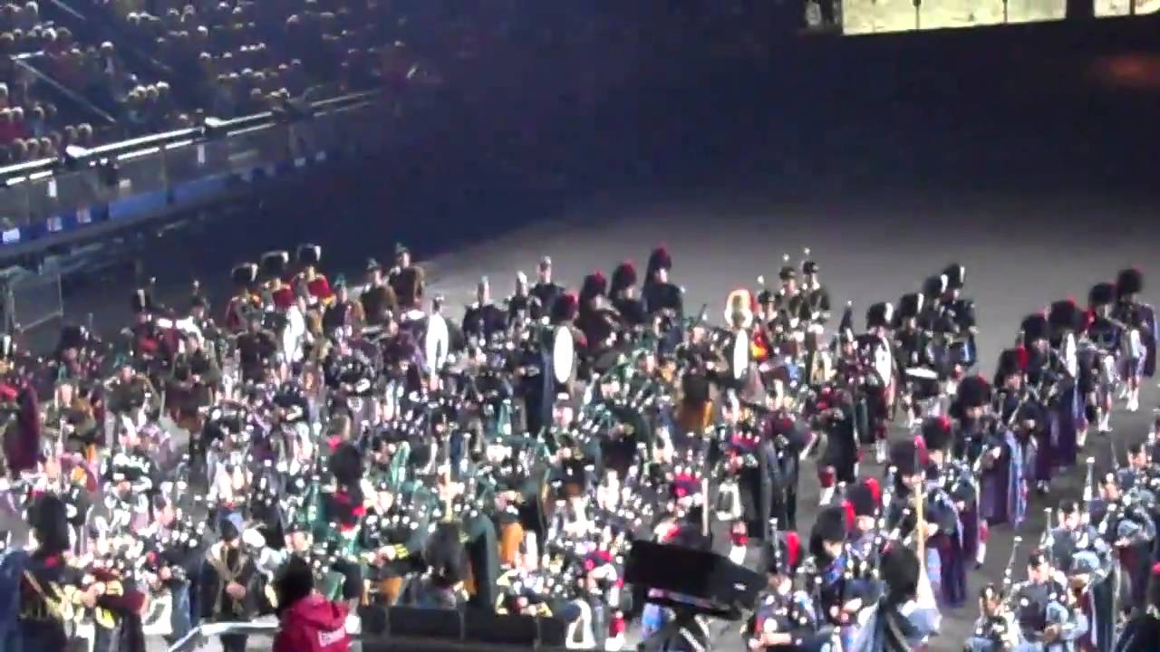 VID00076 8-28-10 Scotland the Brave Finale - Tattoo.MP4