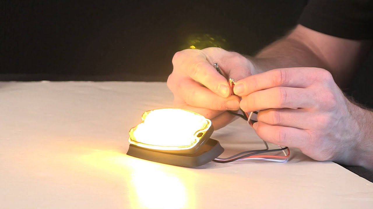 Chris shows us a Whelen M2 and syncs it with a Whelen Vertex
