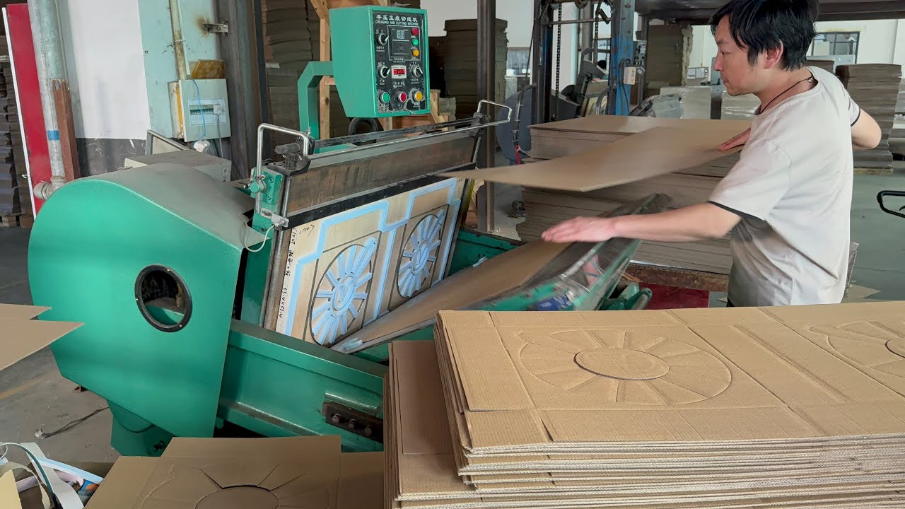 ML1200 ZIYE DIE CUTTING AND CREASING MACHINE IN CLIENT FACTORY