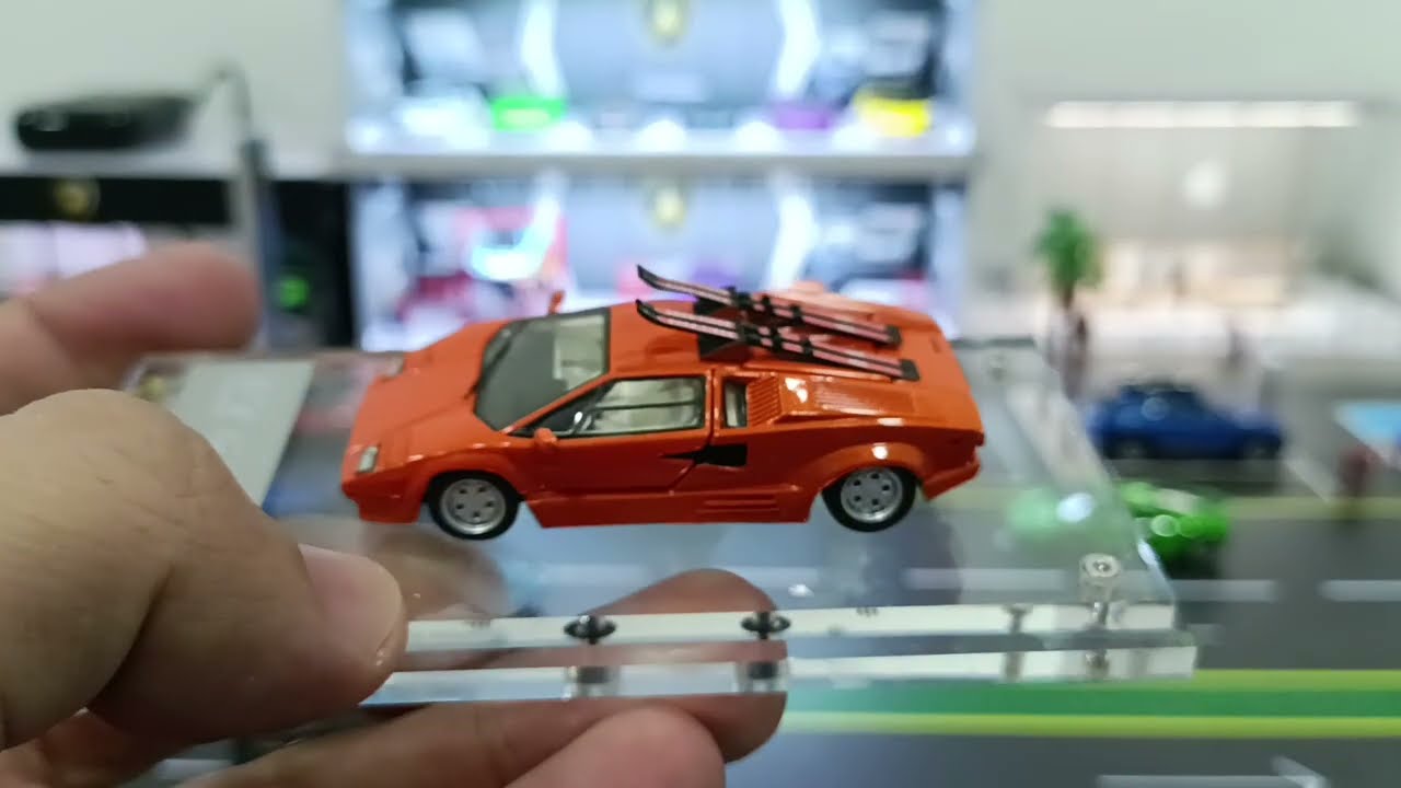 Countach lp5000 Qv findclassically 1/64 (pegando el tampo del logo)