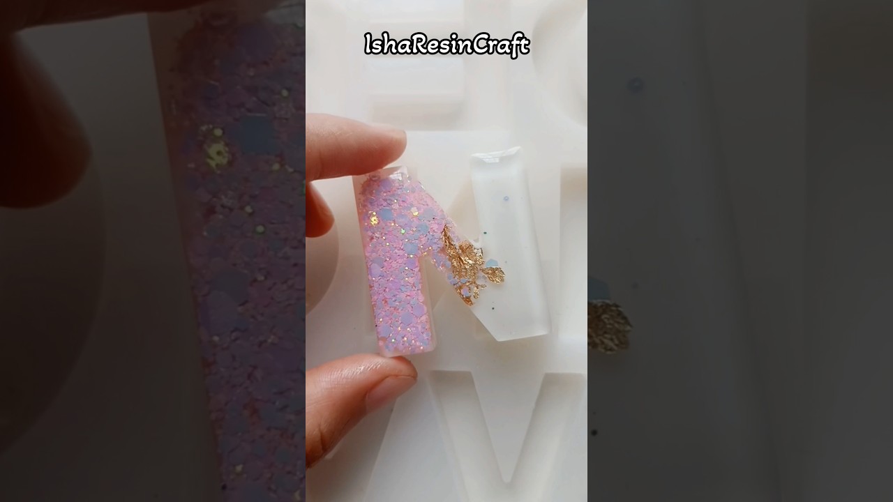 DIY🌼Customised ✨N Letter Resin Keychain 💎#shorts #resin #keychain #handmade #diykeychain #diy #art