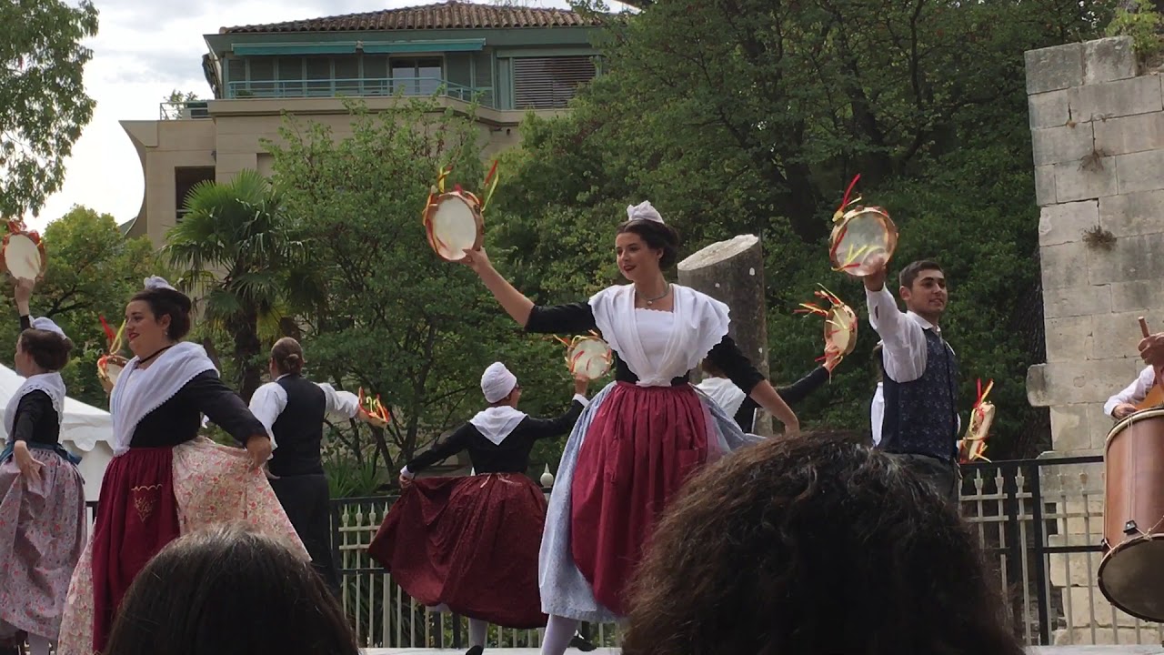 Danse des tambourins...
