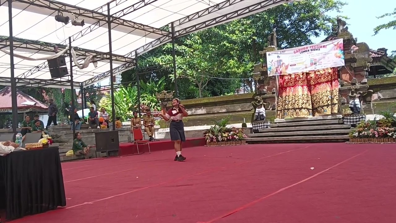 Juara harapan 1 Gfest, Sya'fira Aulia Surya Tantular ( SMPN 3 Kediri) The crying stone