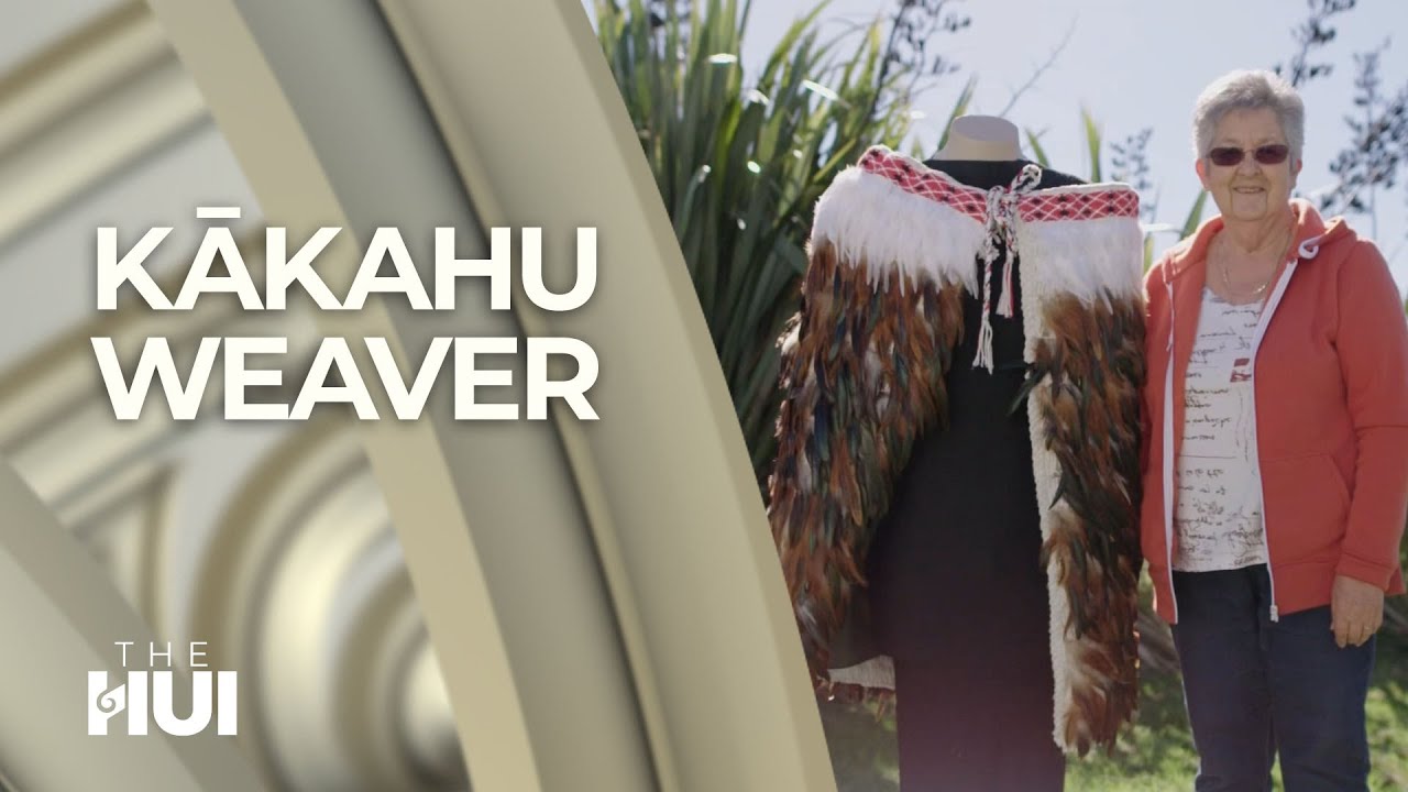 Ткачиха Какаху учит свою общину Пукекохе шить традиционные плащи маори на Хуэй 2019
