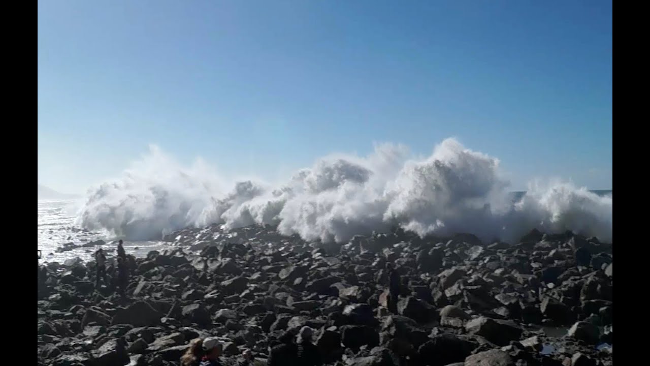 Huge Waves Hit Morro Bay Jetty (Dec 12 2015)