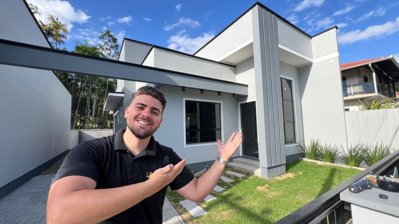 ESSA CASA É INCRÍVELMENTE PERFEITA! 3 QUARTOS SENDO 1 SUÍTE A 5 MINUTOS DE BLUMENAU.