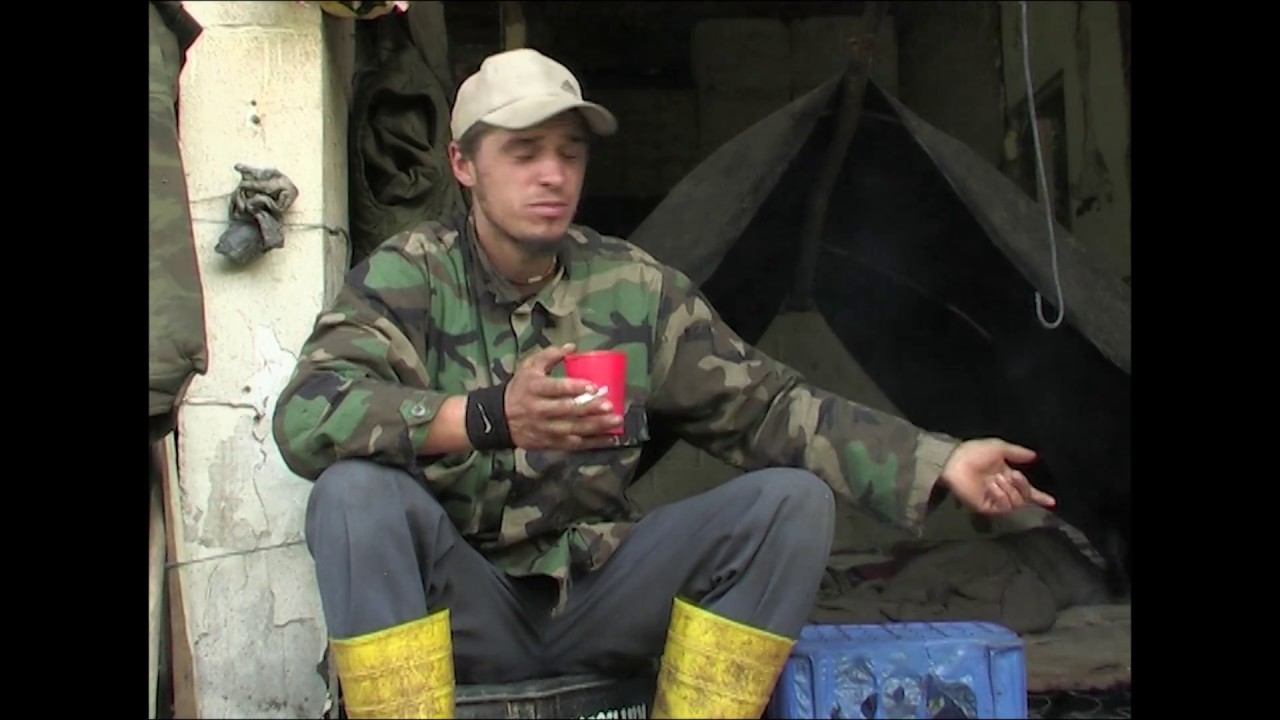 Kava s pastirima u razrušenoj Titovoj vili