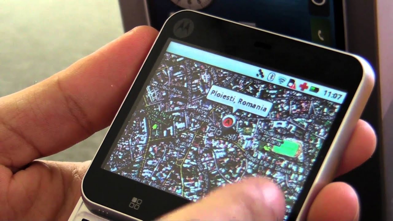 Motorola MB511 FlipOut Hands on HD - www.TelefonulTau.eu -