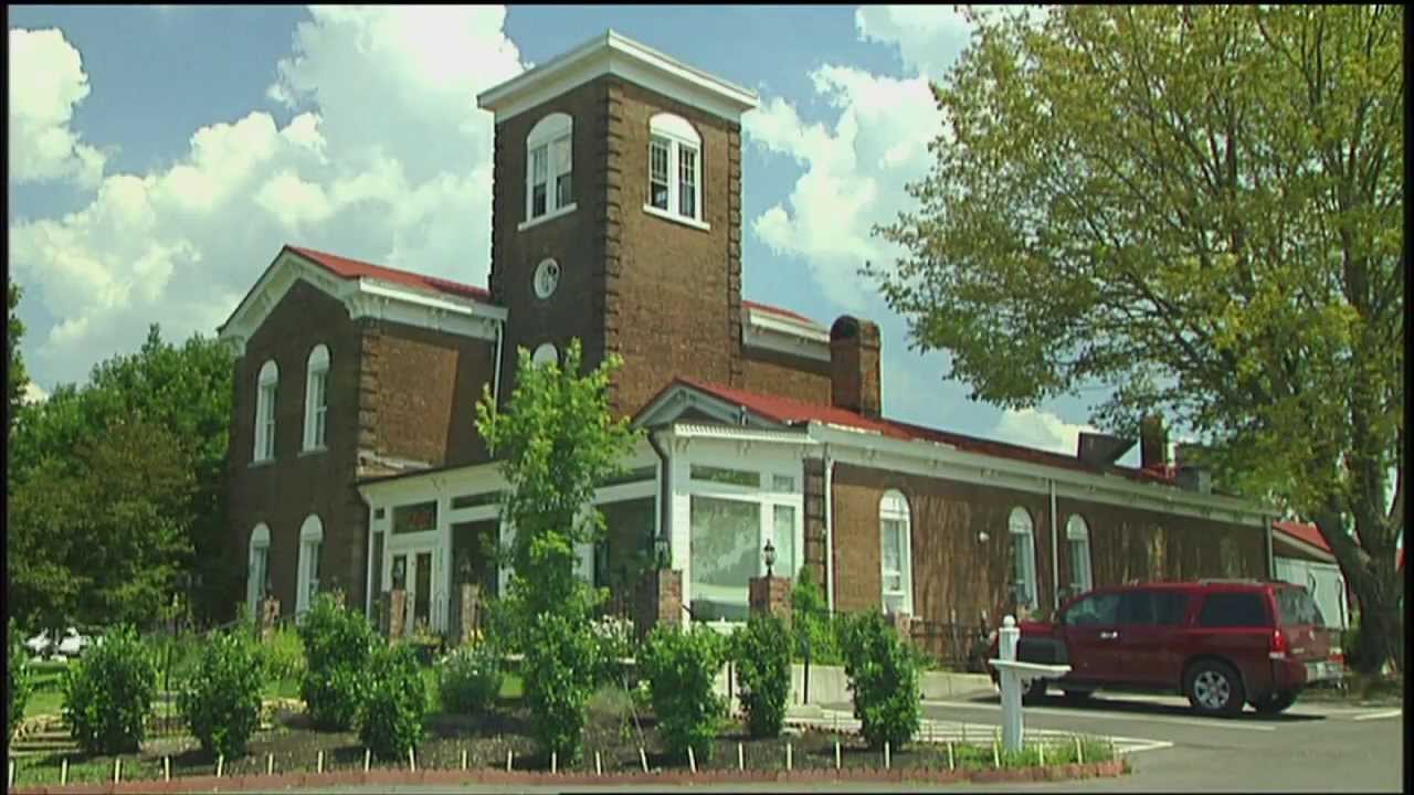 Monell's at Fitzgerald Manor | Tennessee Crossroads | Episode 2248.1