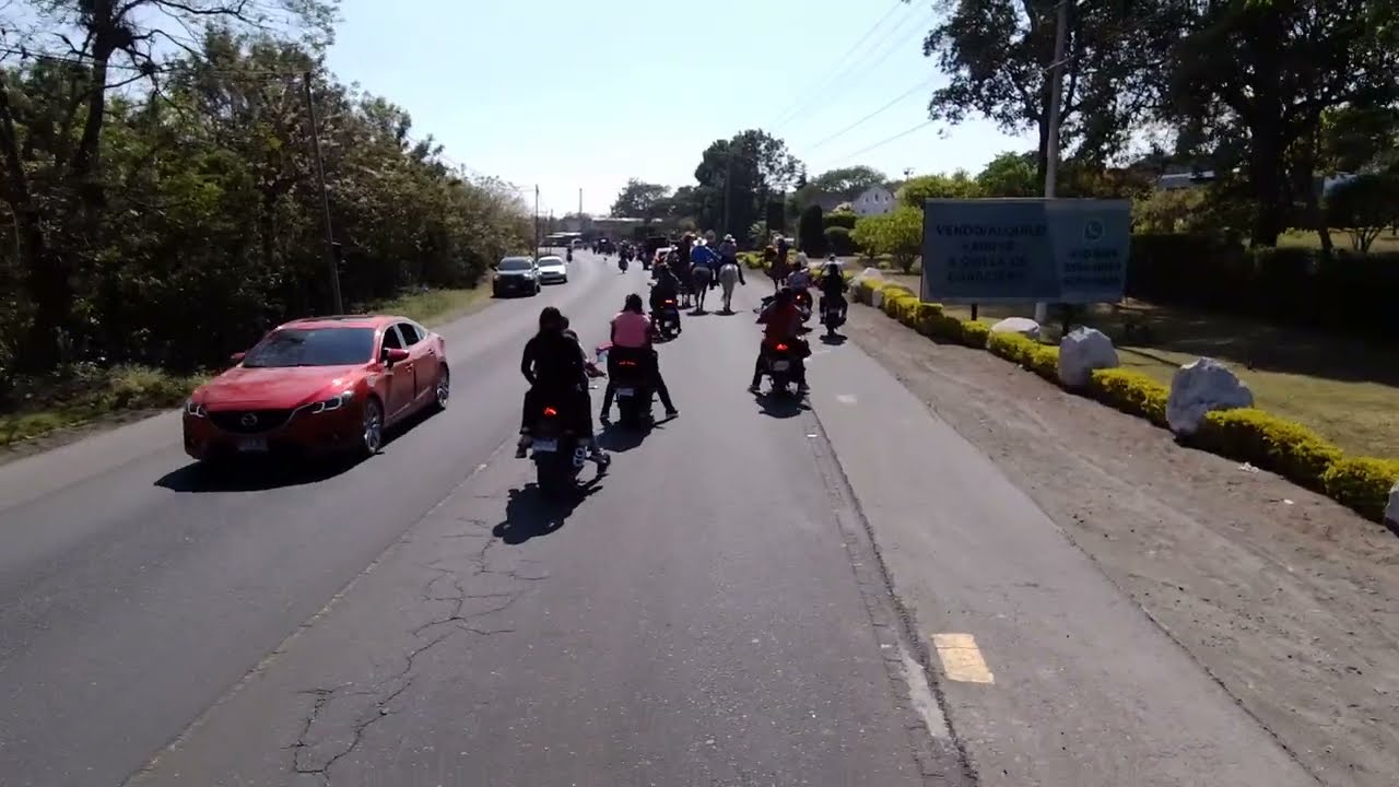 bellos paisaje de alotenango mientras llegamos a la carrera de caballos