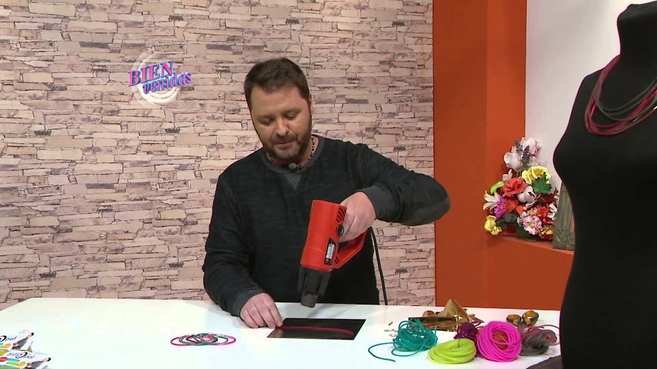 Martín Muñoz - Bienvenidas en HD - Hace un collar y pulseras con PVC.