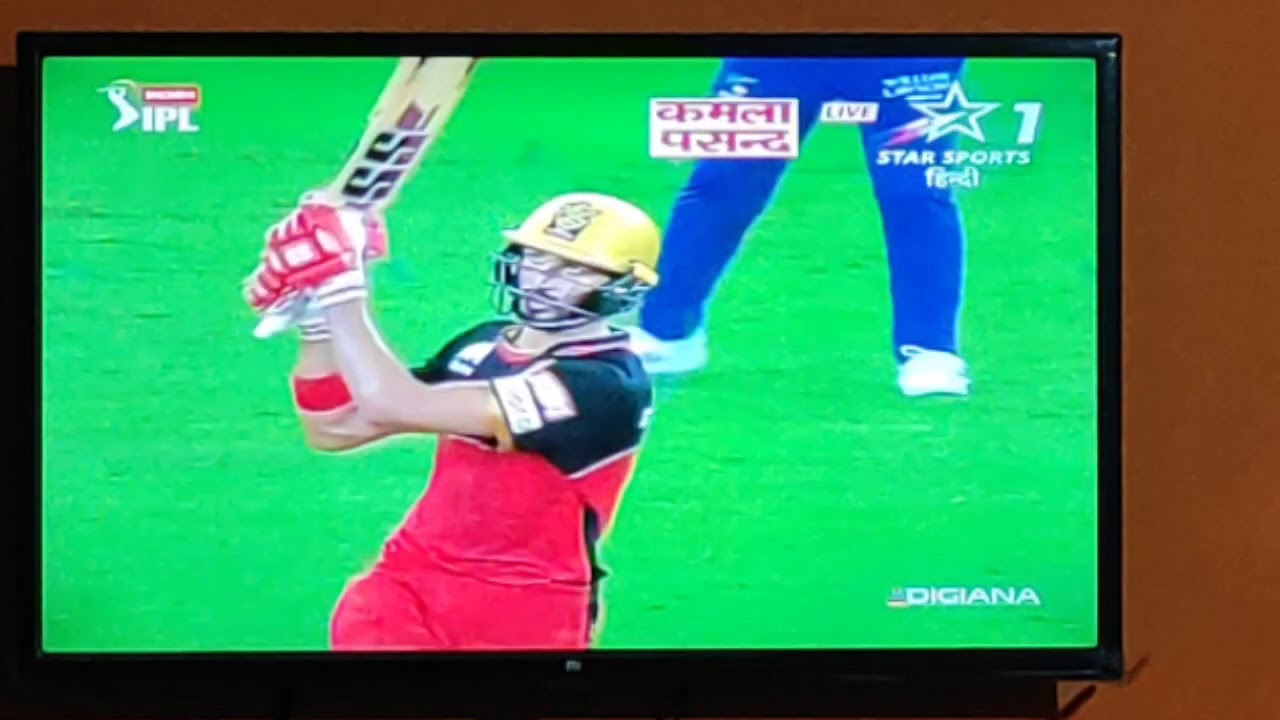 Devdutt Padikkal gets catch out on boundary line - RCBvsMI IPL2020