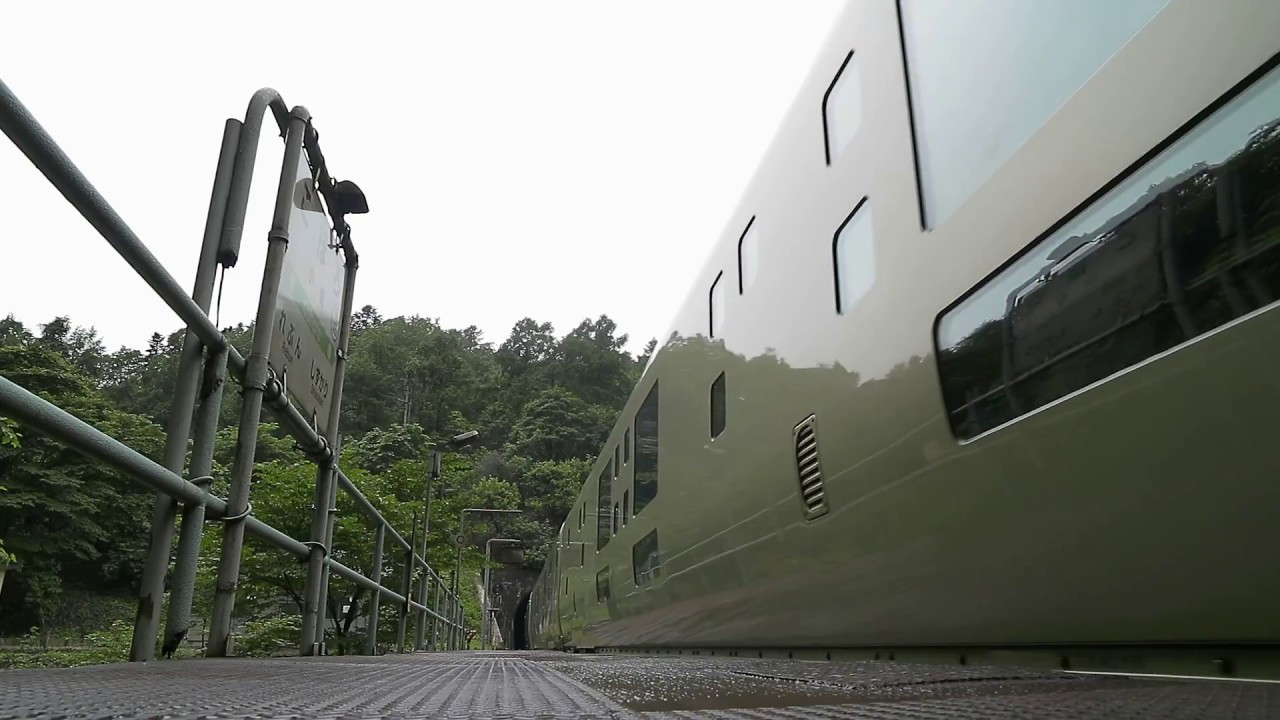 四季島 誰もいない小幌駅を通過