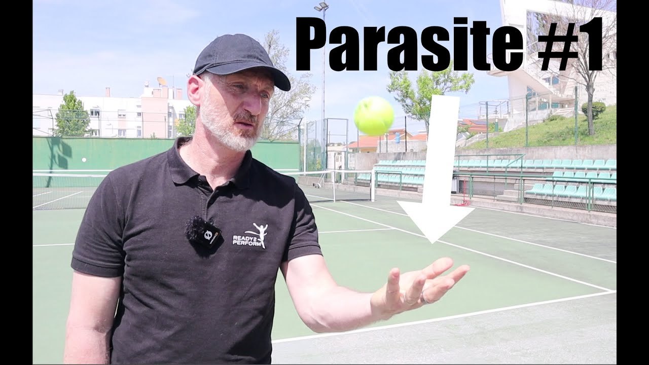 Tennis: 3 parasites sur ton lancer de balle au service