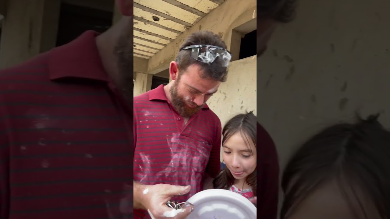 Milionário dá casa nova em troca de comida para menina  Nos fez chorar