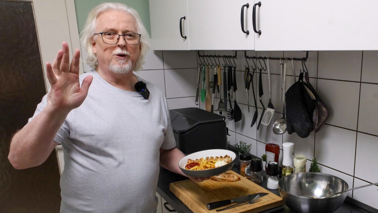 Heißluftfritteusen Rezept: Hähnchenbrust mit Pommes in 20 Minuten - Airfryer