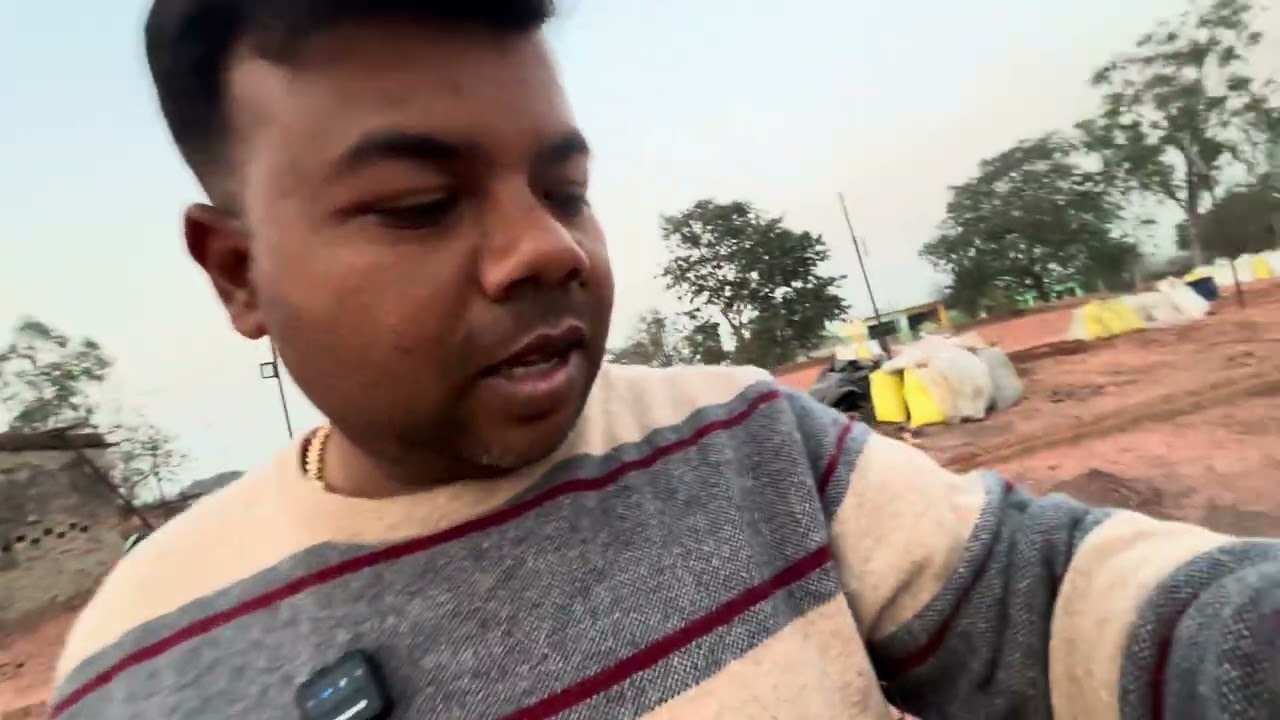 नई बाली JCB भी काम करने लगी और कच्ची ईंट पथाई बहुत अच्छी हो रही है