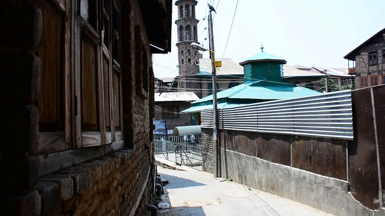 Is the tomb of Jesus at Khanyar Rozabal in Kashmir