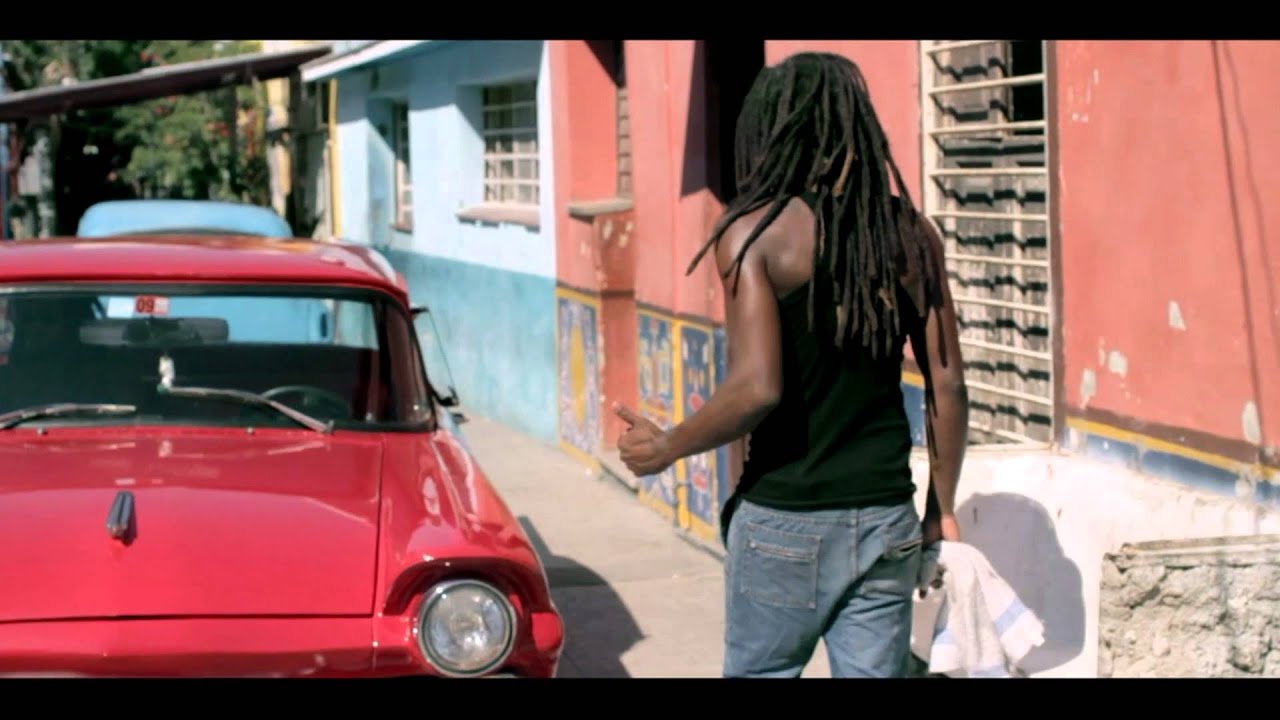 Ta&iuml;ro - Love Love Love (Clip Officiel)