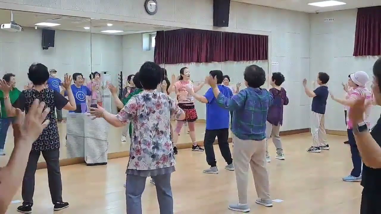 아 대한민국 #가슴활짝열어서쫙쫙펴세요#시원해집니다  #박수를치면혈액순환과건강해지고예뻐지고행복해져요 #웃음건강운동동아리 #검단청소년수련관  #인천건강증진협회 #검단건강생활지원센터