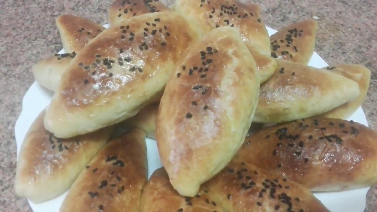 Empanadillas árabes (fataher) comida de Marruecos.