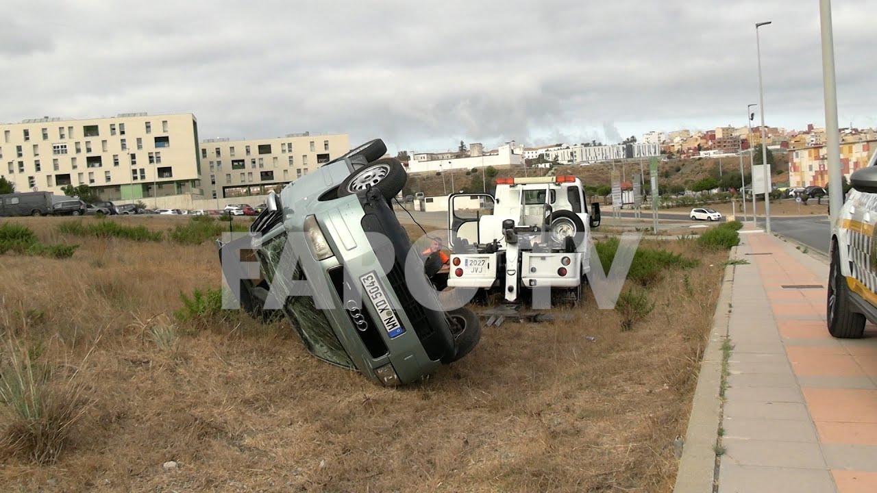 Un vehículo vuelca cerca del embolsamiento de Loma Colmenar: la Policía investiga su robo