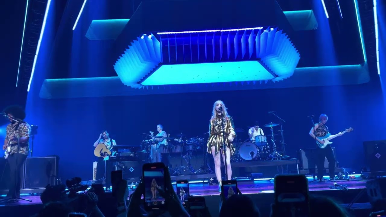 Caught in the Middle (Hayley’s speech included)- Paramore