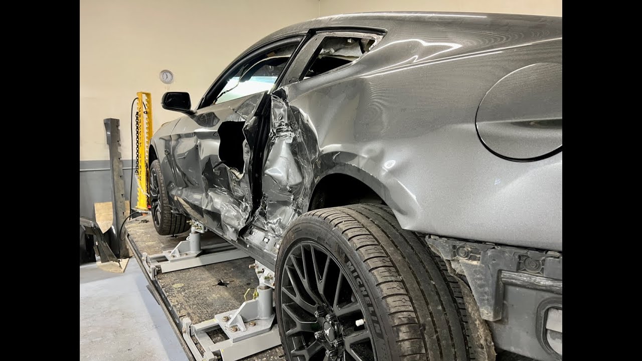 I fixed a Wrecked Ford Mustang from Copart.