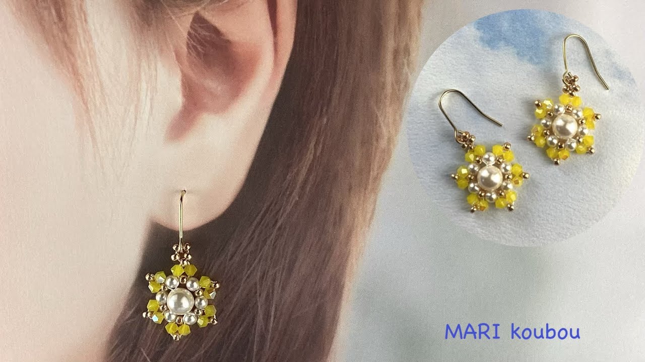 Серьги с маленькими цветочками лимонного цвета